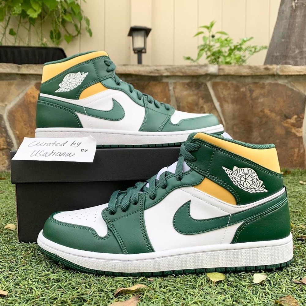 Men’s Nike Air Jordan 1 mid white green shoes - Picture 1 of 4